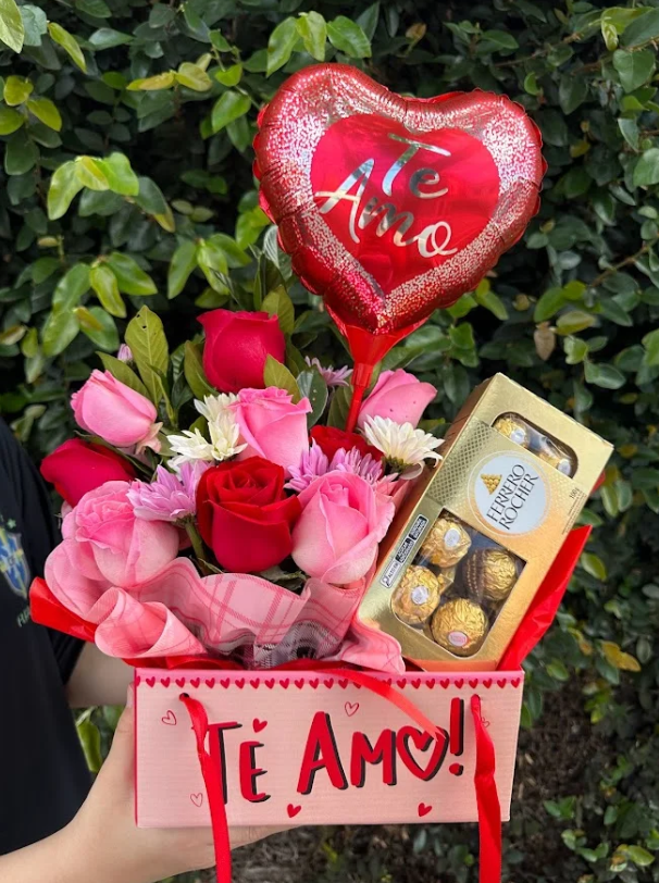 Arranjo Amor e Flor Com Chocolate e Balão