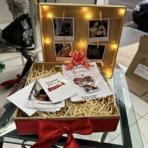 Caixa romantica com fotos,led, chaveiro,10 motivos para te amar