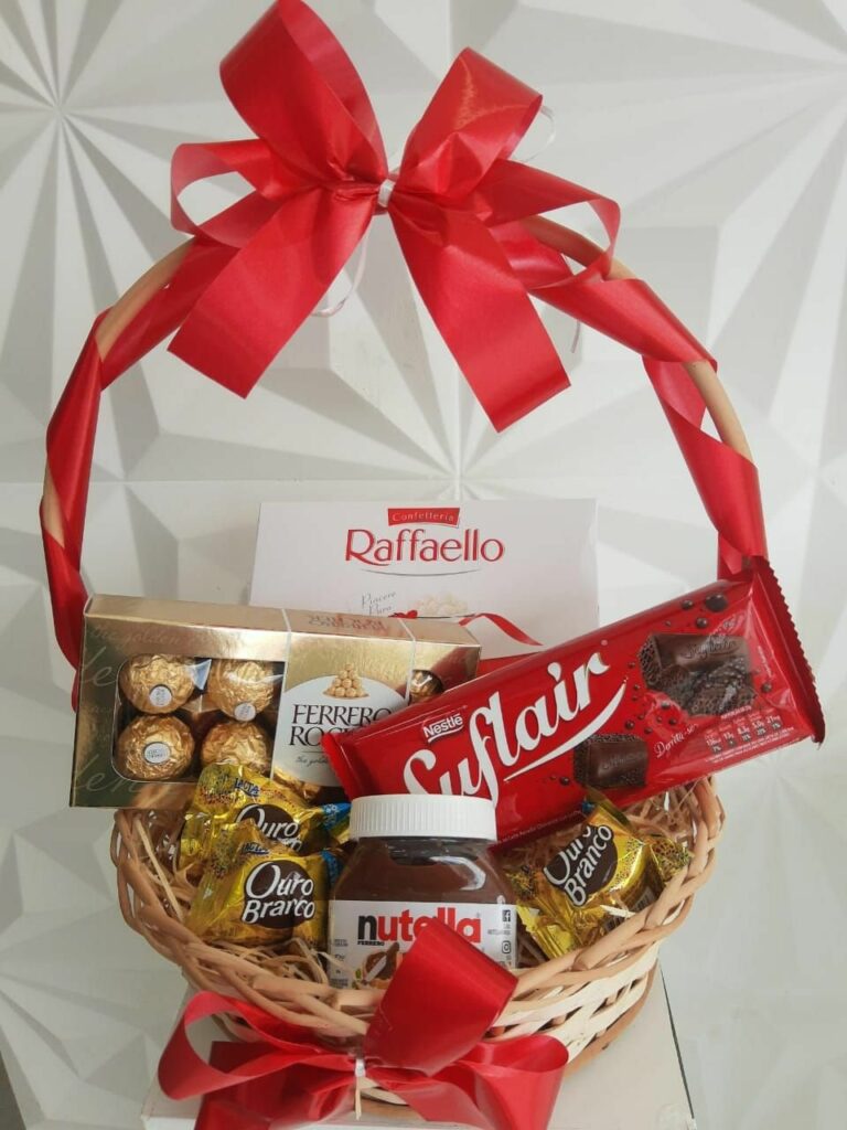 Cesta De Chocolates Com Rafaello, Suflair, Nutella e Ferrero Rocher